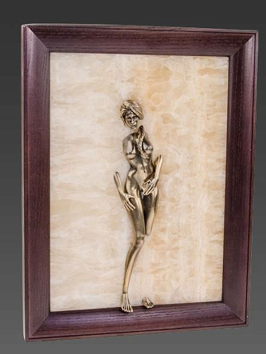 Бронзовая картина "Обнаженная девушка"