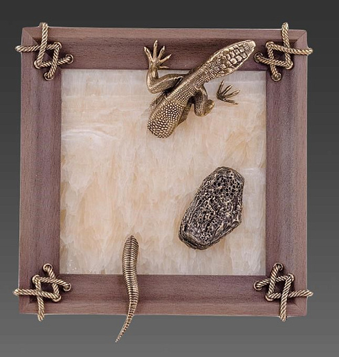 Бронзовая картина "Ящерица с камнем" из оникса купить с доставкой Бронзовая картина "Ящерица с камнем" из оникса